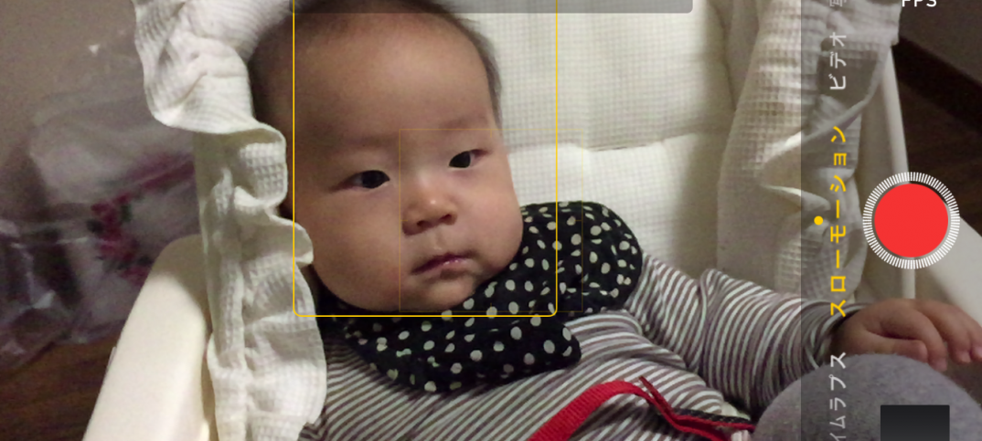 iPhoneカメラのスローモーションで赤ちゃんを動画撮影すると、ゴジラ並みに大迫力で面白かった！