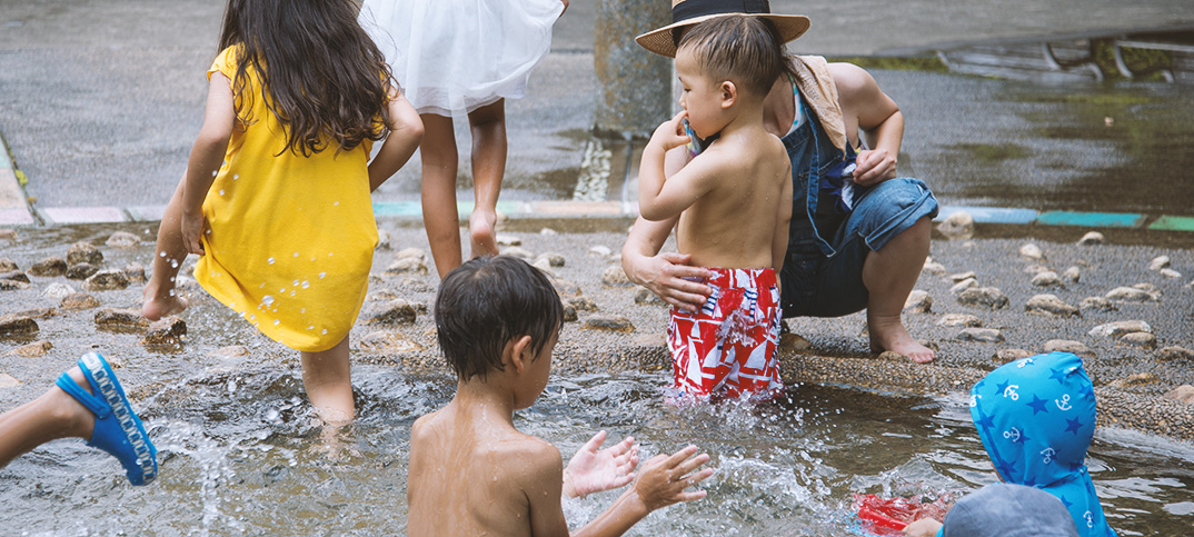 駒沢オリンピック公園「ジャブジャブ池」へ、2歳児と行ってきました。オムツ、水着など要注意。しかし……