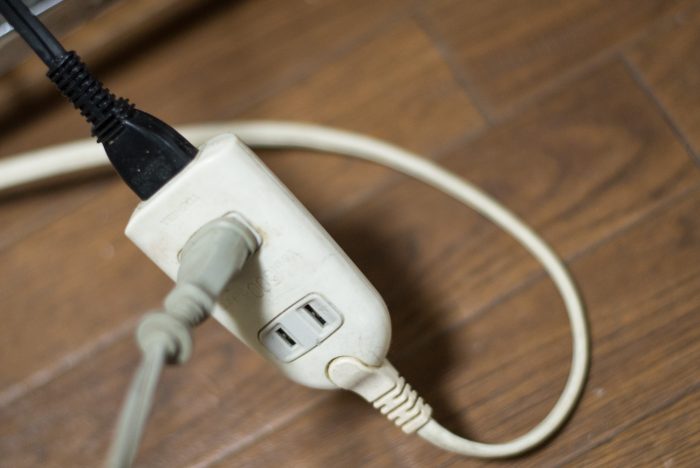 育児中の家庭は延長コードより、トラッキング火災が予防できる3又電源タップを使おう！ パパやる