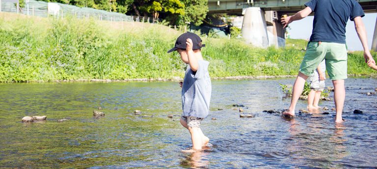 渋谷から15分、子供が川遊びできる！　二子玉川駅から多摩川へ
