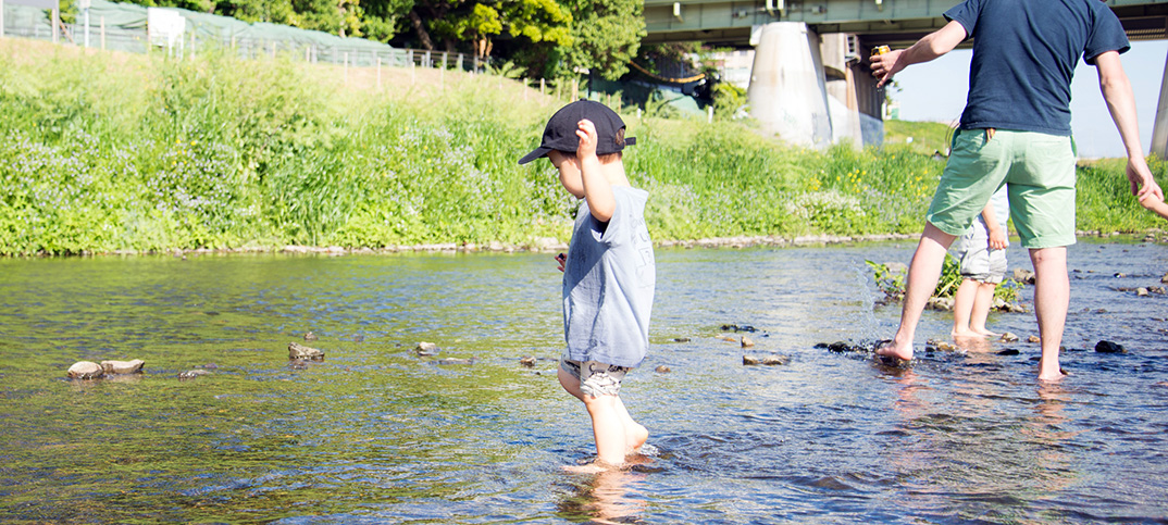 渋谷から15分の多摩川で 子供が大自然のなかで川遊びができる 二子玉川駅から多摩川へ道順案内と楽しみ方 パパやる