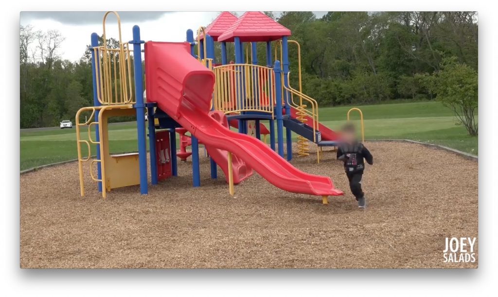 公園の遊具で遊ぶ子供 - ABDUCTING CHILD IN FRONT OF DAD (Social Experiment) JoeySalads
