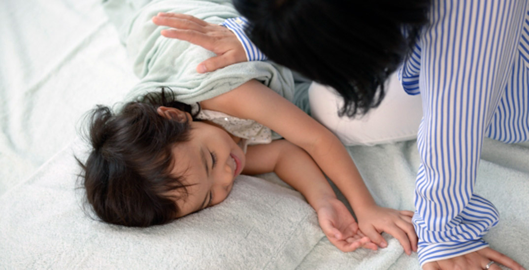 子供との添い寝は、ベッドより布団が良い。寝相が悪い子は健康の証！
