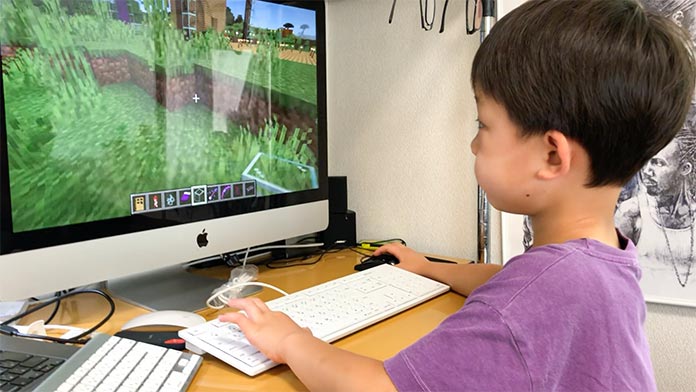 Macでマイクラを遊ぶ7歳男児