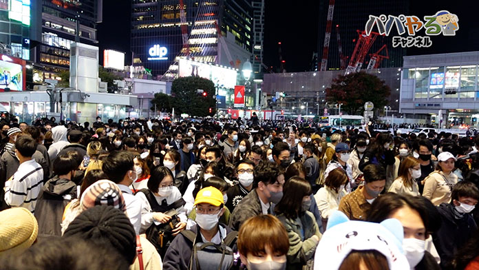 スクランブル交差点の人混み 渋谷ハロウィン