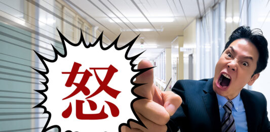 学校へクレームをぶつける保護者（モンスターペアレント）