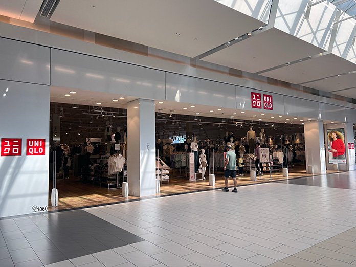 アメリカのUNIQLO、お店の外観（入口）