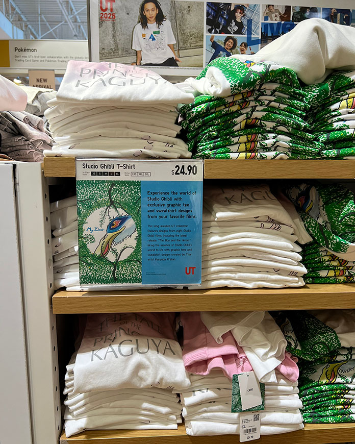 アメリカのUNIQLOの店内「UT Tシャツ」