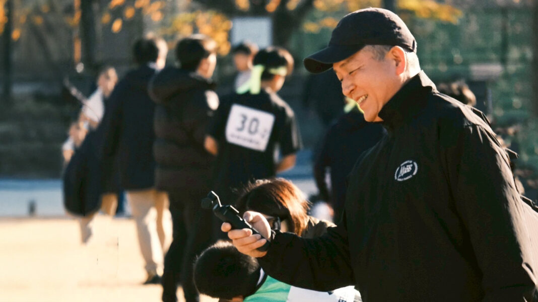 撮影をしている北野 啓太郎