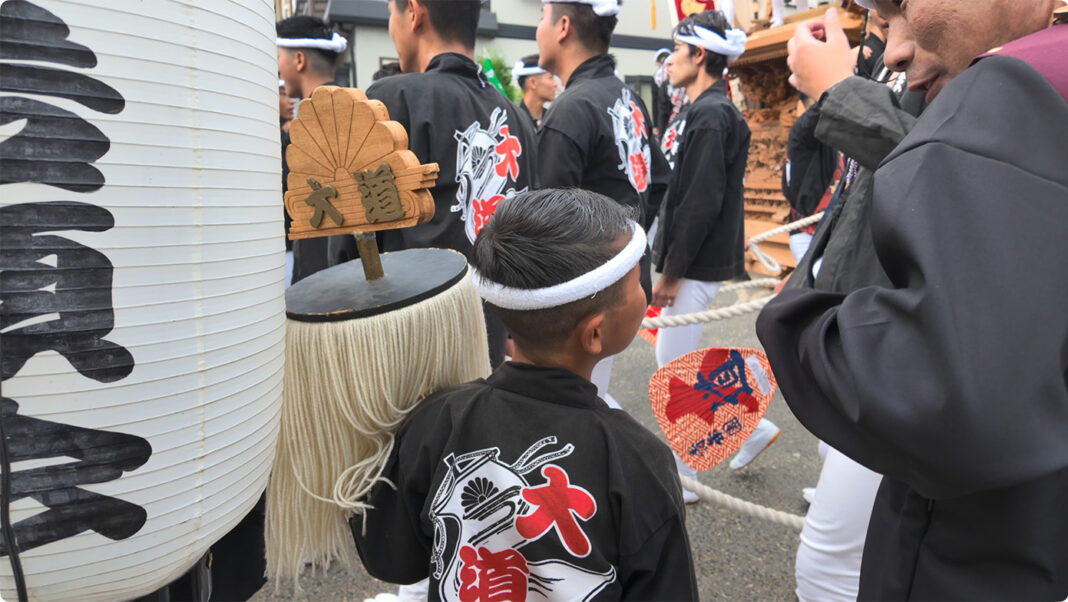 岸和田だんじり祭・春木地区の大道町に参加している小学生の男の子
