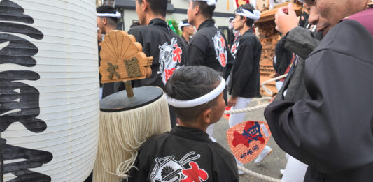 岸和田だんじり祭・春木地区の大道町に参加している小学生の男の子